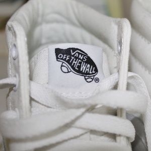 Vans "Off The Wall" Sk8-Hi Canvas high top